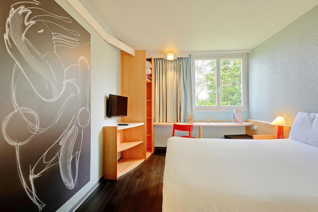 Ibis Poitiers Beaulieu Hotell Rum bild